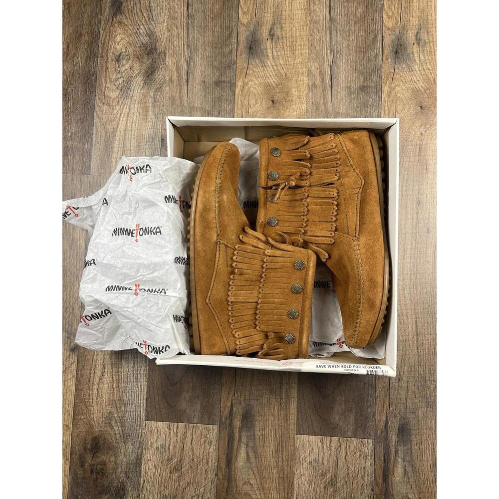 Minnetonka Women's Double Fringe Side Zip Boot 9 Western Brown Suede Grip Sole . - Picture 2 of 9